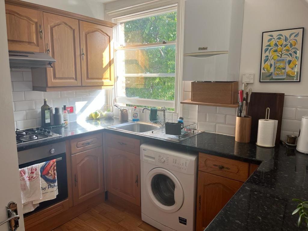 2 Bedroom Top Floor Flat, West Dulwich Free Street Parking London Ngoại thất bức ảnh